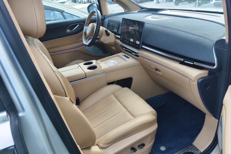 Used VOYAH Dream 2025 PHEV Four-Wheel-Drive Flagship Version – Qiankun Edition Right Front Seat