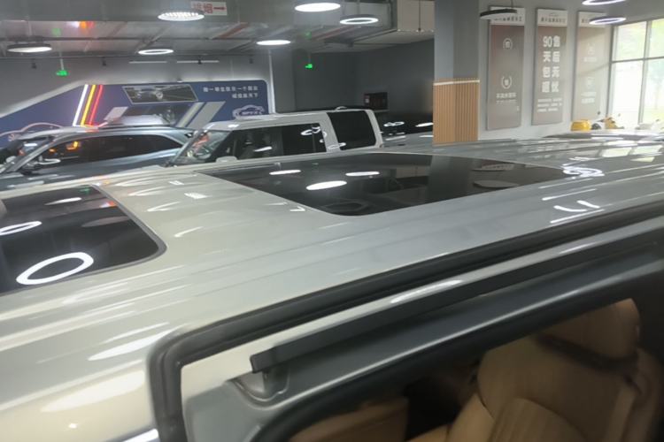 Used VOYAH Dream 2025 PHEV Four-Wheel-Drive Flagship Version – Qiankun Edition Roof