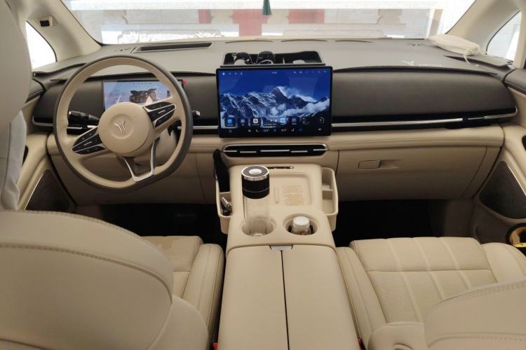 Used VOYAH Dream 2025 PHEV Four-Wheel-Drive Flagship Version – Qiankun Edition Center Console