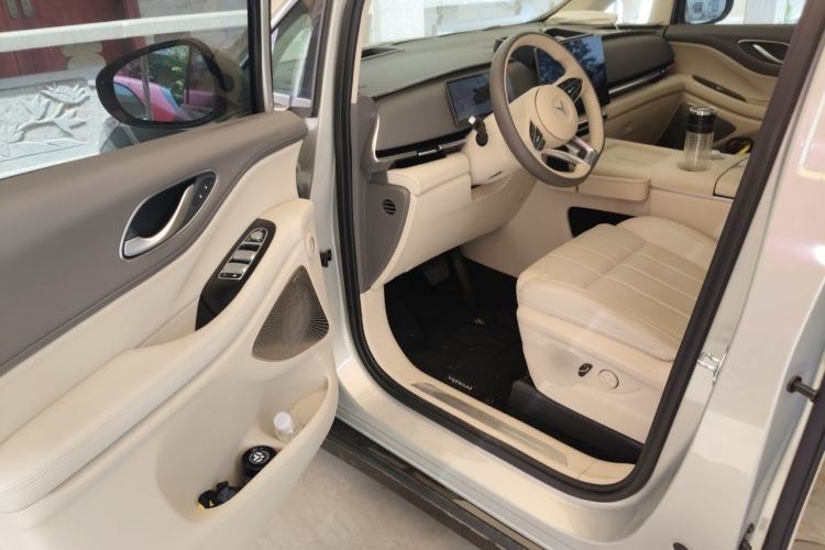 Used VOYAH Dream 2025 PHEV Four-Wheel-Drive Flagship Version – Qiankun Edition Driver Seat