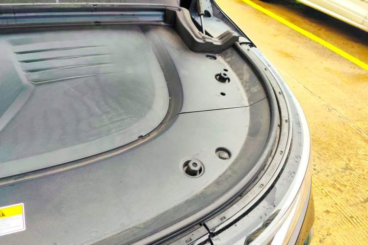 Used VOYAH Dream 2025 PHEV Four-Wheel-Drive Flagship Version – Qiankun Edition Engine Bay Left