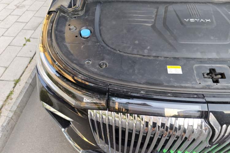 Used VOYAH Dream 2025 PHEV Four-Wheel-Drive Flagship Kunpeng Edition Engine Bay Right