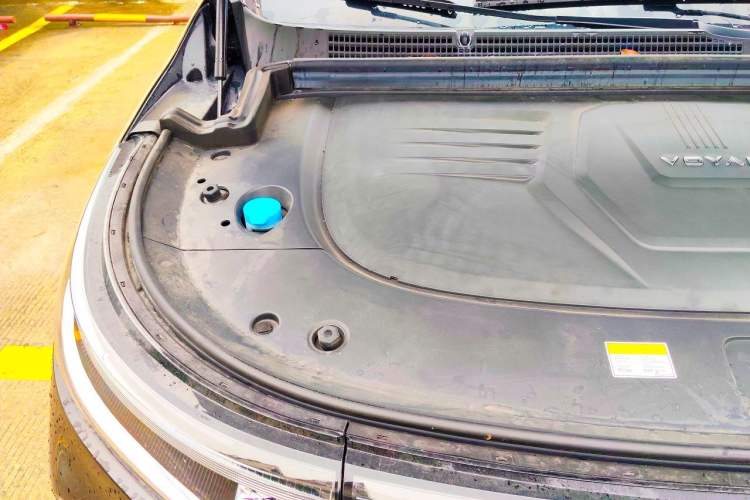 Used VOYAH Dream 2025 PHEV Four-Wheel-Drive Flagship Version – Qiankun Edition Engine Bay Right