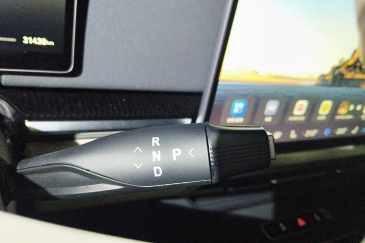 Used VOYAH Dream 2025 PHEV Four-Wheel-Drive Flagship Version – Qiankun Edition Gear Lever