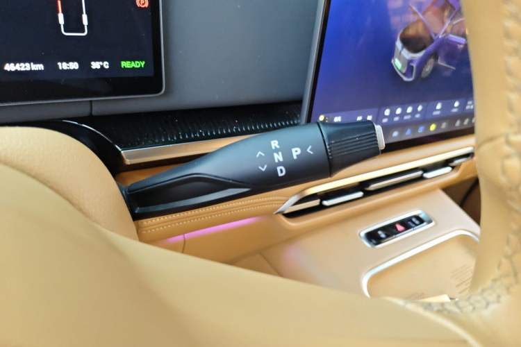 Used VOYAH Dream 2025 PHEV Four-Wheel-Drive Flagship Kunpeng Edition Gear Lever