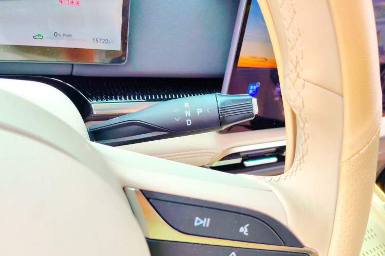 Used VOYAH Dream 2025 PHEV Four-Wheel-Drive Flagship Version – Qiankun Edition Gear Lever