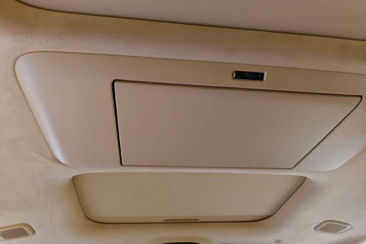 Used VOYAH Dream 2025 PHEV Four-Wheel-Drive Flagship Kunpeng Edition Headliner