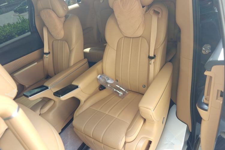 Used VOYAH Dream 2025 PHEV Four-Wheel Drive Excellence Kunpeng Edition Left Rear Seat