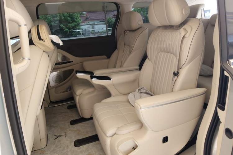 Used VOYAH Dream 2025 PHEV Four-Wheel-Drive Flagship Version – Qiankun Edition Left Rear Seat