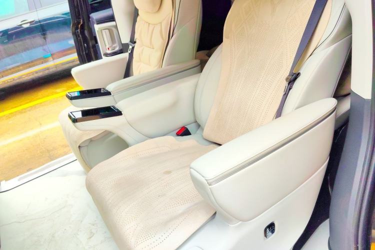 Used VOYAH Dream 2025 PHEV Four-Wheel-Drive Flagship Version – Qiankun Edition Left Rear Seat