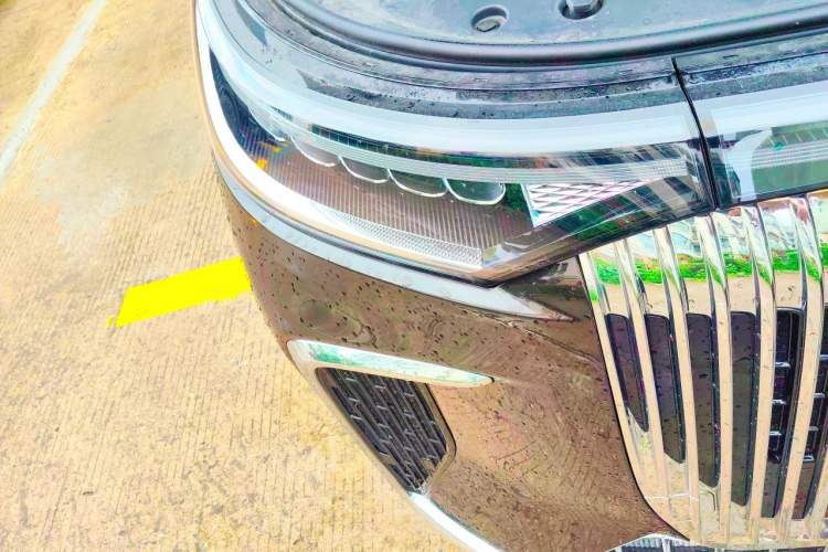 Used VOYAH Dream 2025 PHEV Four-Wheel-Drive Flagship Version – Qiankun Edition Right Front Headlight