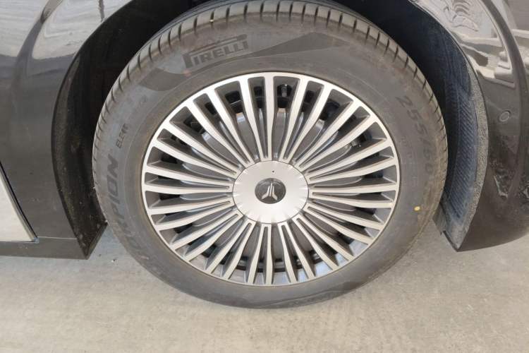 Used VOYAH Dream 2025 PHEV Four-Wheel-Drive Flagship Version – Qiankun Edition Right Front Wheel Hub