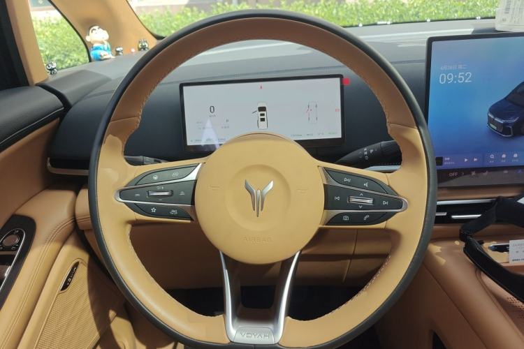 Used VOYAH Dream 2025 PHEV Four-Wheel Drive Excellence Kunpeng Edition Steering Wheel