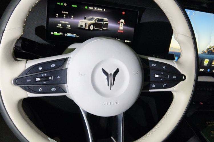 Used VOYAH Dream 2025 PHEV Four-Wheel-Drive Flagship Version – Qiankun Edition Steering Wheel