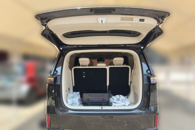 Used VOYAH Dream 2025 PHEV Four-Wheel-Drive Flagship Version – Qiankun Edition Trunk