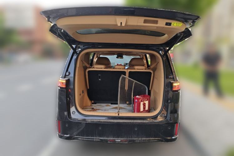 Used VOYAH Dream 2025 PHEV Four-Wheel-Drive Flagship Kunpeng Edition Trunk