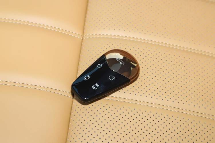 Used VOYAH Dream 2025 PHEV Four-Wheel Drive Excellence Kunpeng Edition Vehicle Key