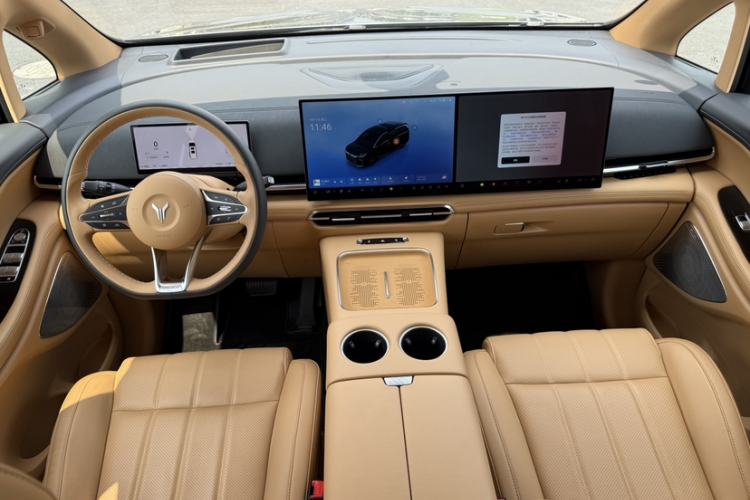 Used VOYAH Dream 2025 EV Four-Wheel Drive Prestige Kunpeng Edition Audio And AC Panel