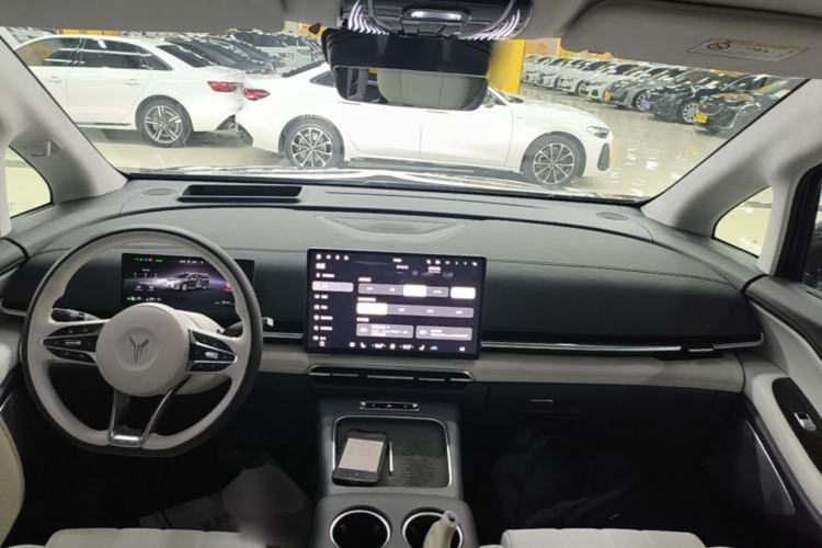 Used VOYAH Dream 2025 PHEV Four-Wheel-Drive Flagship Version – Qiankun Edition Center Console