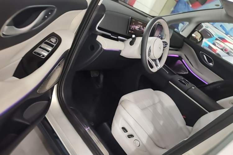 Used VOYAH Dream 2025 PHEV Four-Wheel-Drive Flagship Version – Qiankun Edition Driver Seat