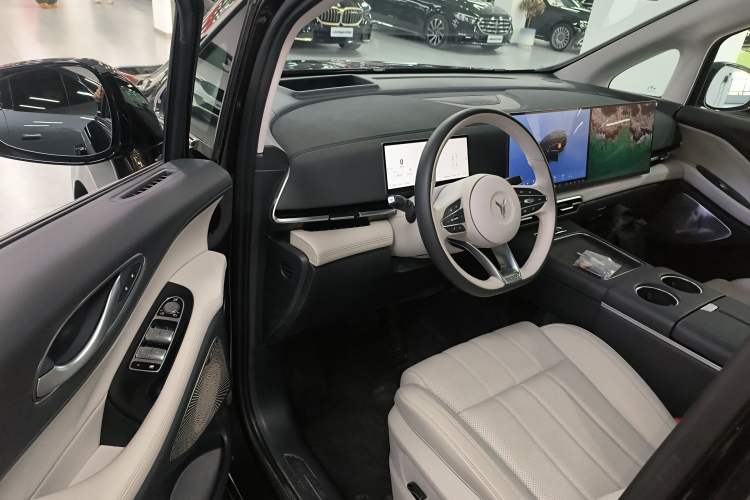 Used VOYAH Dream 2025 PHEV Four-Wheel-Drive Flagship Kunpeng Edition Driver Seat