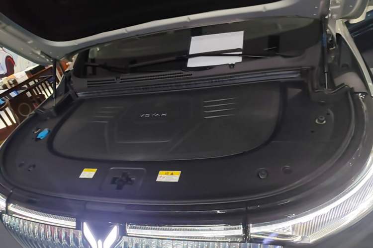 Used VOYAH Dream 2025 PHEV Four-Wheel-Drive Flagship Version – Qiankun Edition Engine Bay