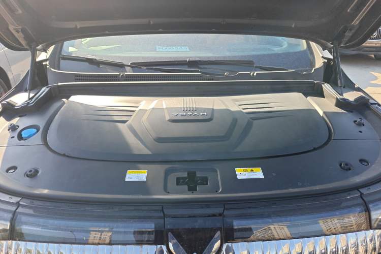 Used VOYAH Dream 2025 EV Four-Wheel Drive Prestige Kunpeng Edition Engine Bay