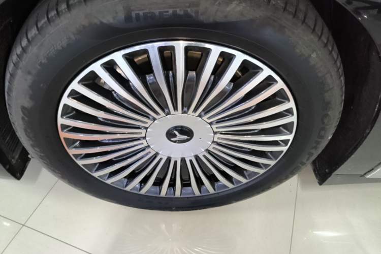 Used VOYAH Dream 2025 PHEV Four-Wheel-Drive Flagship Version – Qiankun Edition Exterior 1