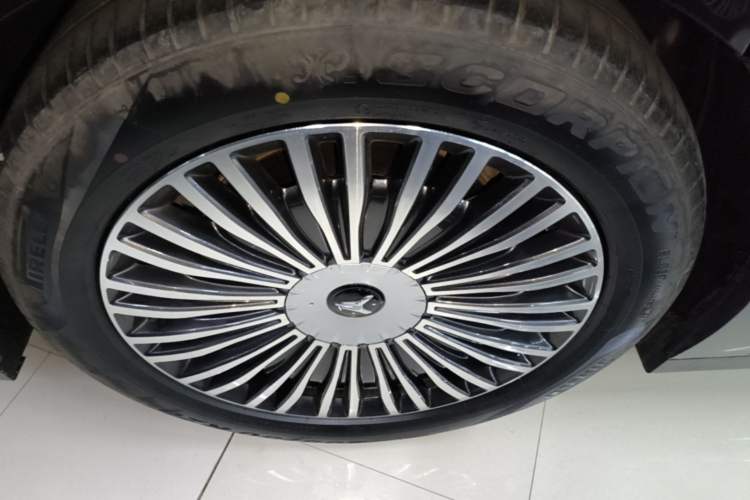 Used VOYAH Dream 2025 PHEV Four-Wheel-Drive Flagship Version – Qiankun Edition Exterior 2