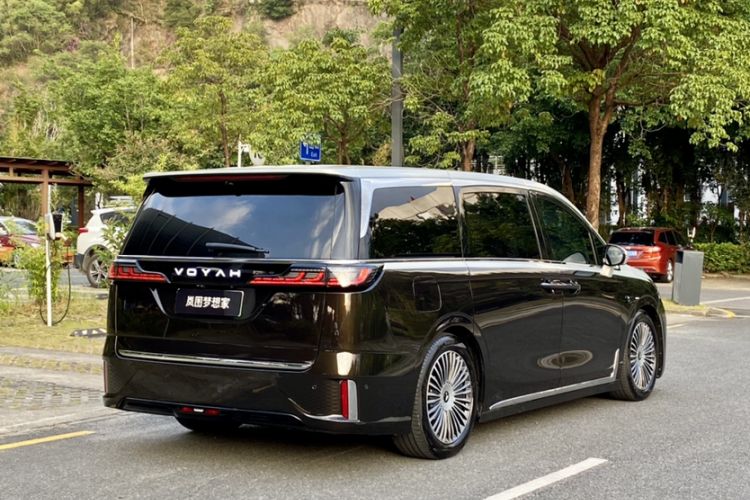 Used VOYAH Dream 2025 PHEV Four-Wheel-Drive Flagship Version – Qiankun Edition Exterior 3