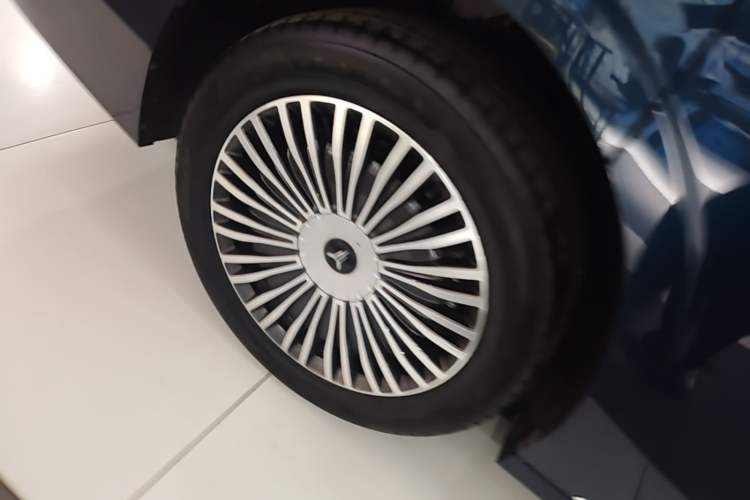 Used VOYAH Dream 2025 PHEV Four-Wheel-Drive Flagship Version – Qiankun Edition Exterior 5