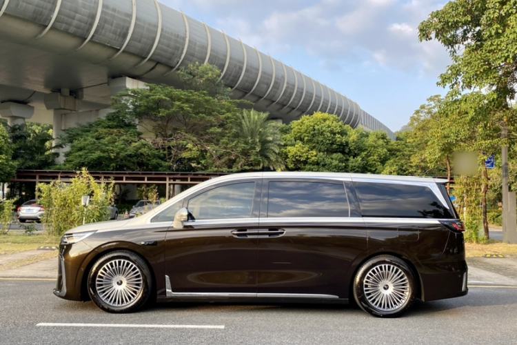 Used VOYAH Dream 2025 PHEV Four-Wheel-Drive Flagship Version – Qiankun Edition Exterior 5