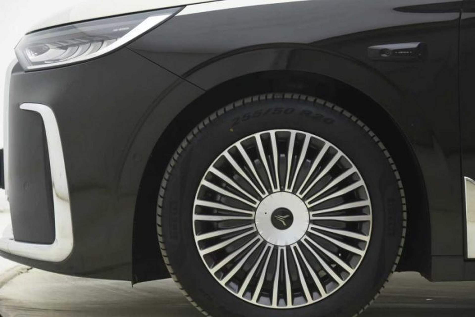 Used VOYAH Dream 2025 PHEV Four-Wheel-Drive Flagship Version – Qiankun Edition Exterior 5
