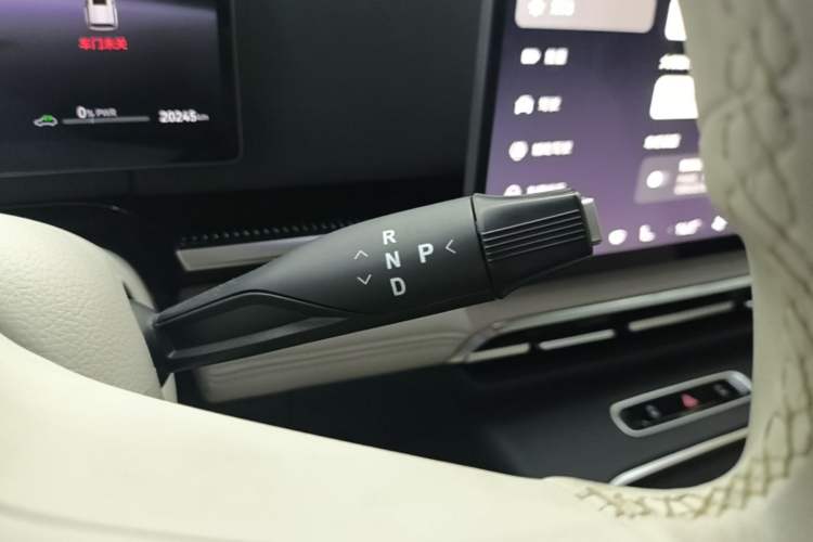 Used VOYAH Dream 2025 PHEV Four-Wheel-Drive Flagship Version – Qiankun Edition Gear Lever