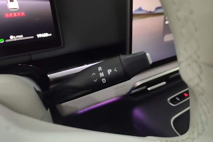 Used VOYAH Dream 2025 PHEV Four-Wheel-Drive Flagship Version – Qiankun Edition Gear Lever