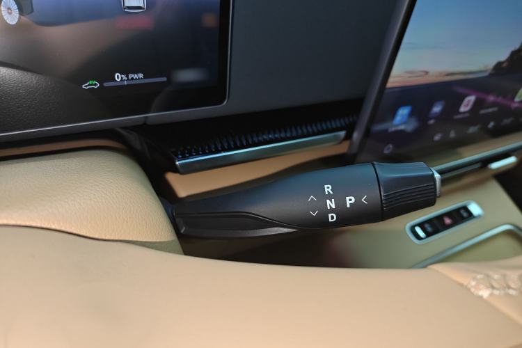 Used VOYAH Dream 2025 PHEV Four-Wheel-Drive Flagship Version – Qiankun Edition Gear Lever