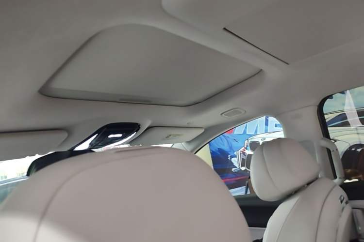Used VOYAH Dream 2025 PHEV Four-Wheel-Drive Flagship Version – Qiankun Edition Headliner