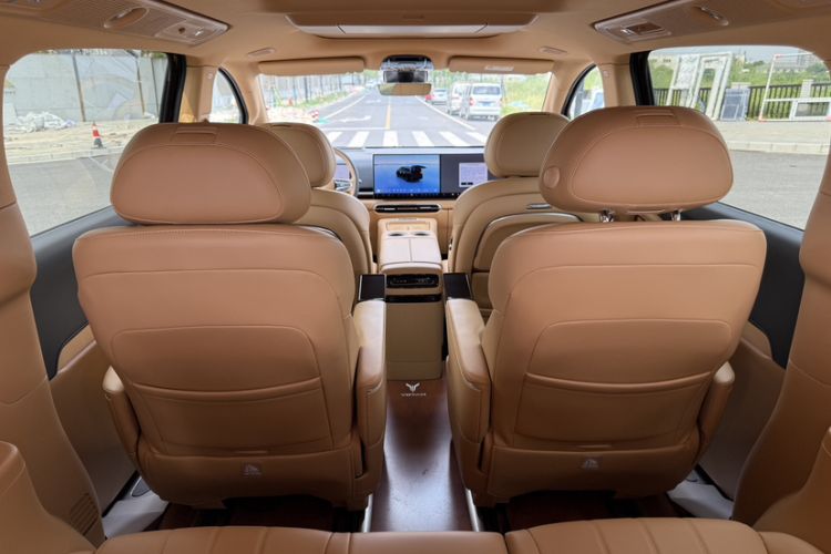 Used VOYAH Dream 2025 EV Four-Wheel Drive Prestige Kunpeng Edition Headliner
