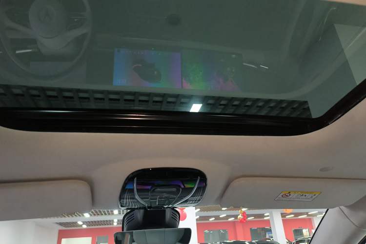 Used VOYAH Dream 2025 PHEV Four-Wheel-Drive Flagship Kunpeng Edition Headliner