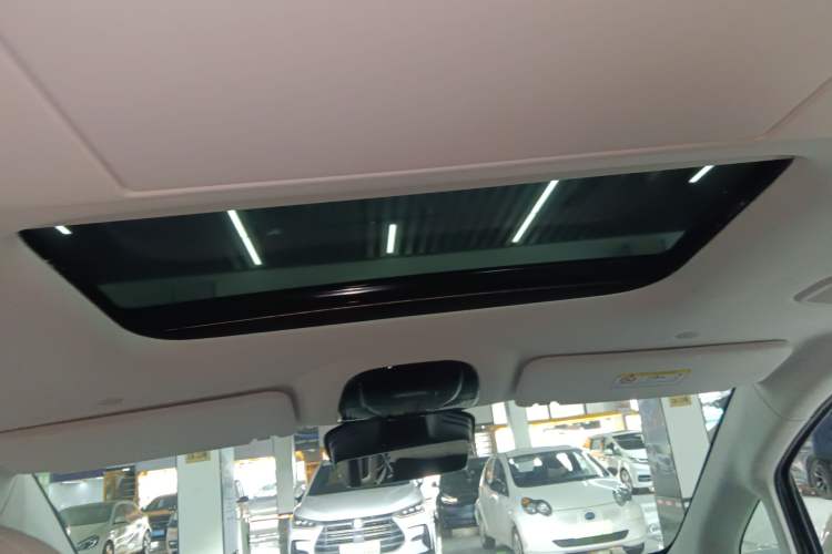Used VOYAH Dream 2025 PHEV Four-Wheel-Drive Flagship Version – Qiankun Edition Headliner