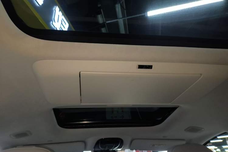 Used VOYAH Dream 2025 PHEV Four-Wheel-Drive Flagship Version – Qiankun Edition Headliner