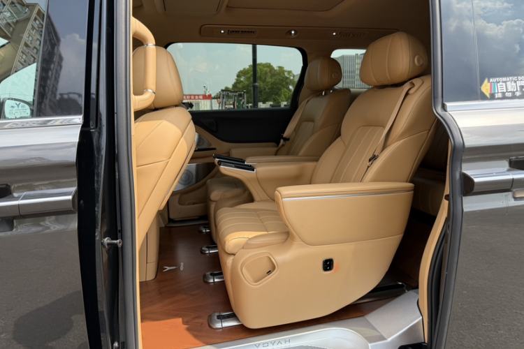 Used VOYAH Dream 2025 EV Four-Wheel Drive Prestige Kunpeng Edition Interior 13