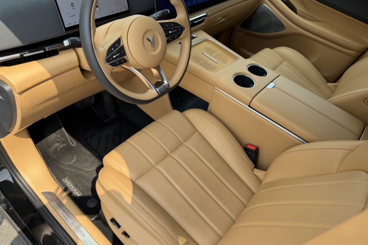 Used VOYAH Dream 2025 EV Four-Wheel Drive Prestige Kunpeng Edition Interior 3