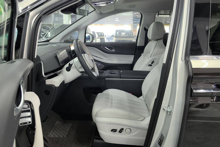 Used VOYAH Dream 2025 PHEV Four-Wheel-Drive Flagship Version – Qiankun Edition Interior 3