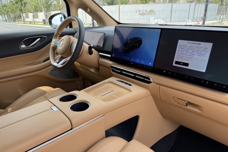 Used VOYAH Dream 2025 EV Four-Wheel Drive Prestige Kunpeng Edition Interior 5