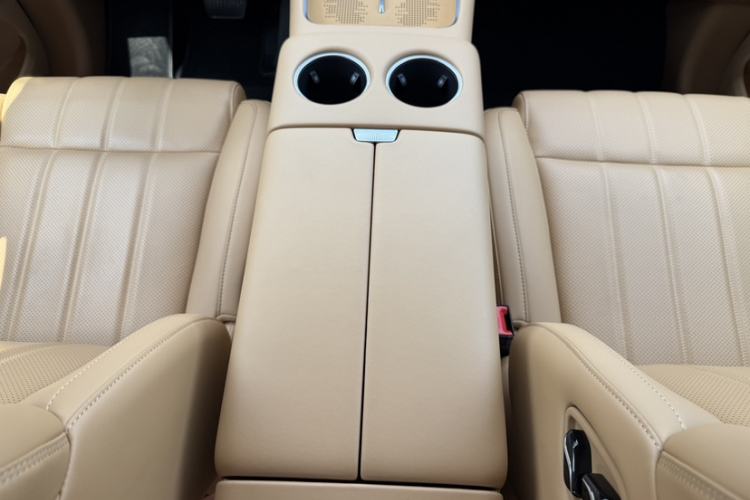 Used VOYAH Dream 2025 EV Four-Wheel Drive Prestige Kunpeng Edition Interior 6