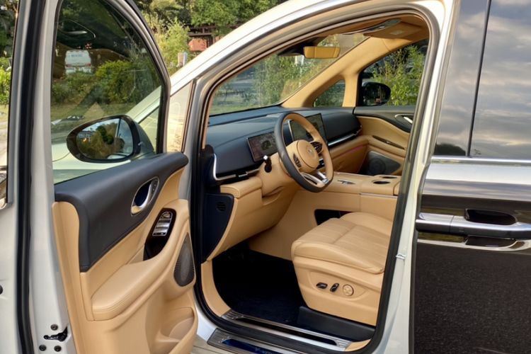 Used VOYAH Dream 2025 PHEV Four-Wheel-Drive Flagship Version – Qiankun Edition Interior 8