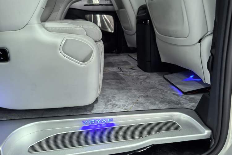 Used VOYAH Dream 2025 PHEV Four-Wheel-Drive Flagship Version – Qiankun Edition Interior 8