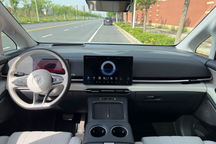Used VOYAH Dream 2025 PHEV Four-Wheel-Drive Flagship Version – Qiankun Edition Interior 9
