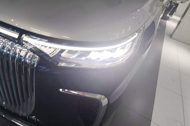 Used VOYAH Dream 2025 PHEV Four-Wheel-Drive Flagship Version – Qiankun Edition Left Front Headlight